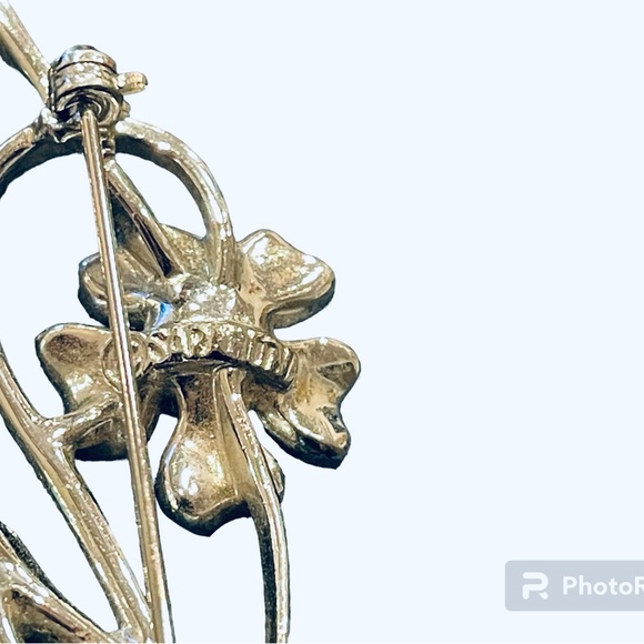 Vintage 1967 Sarah Coventry Signed silver flower brooch - Picture 2 of 2